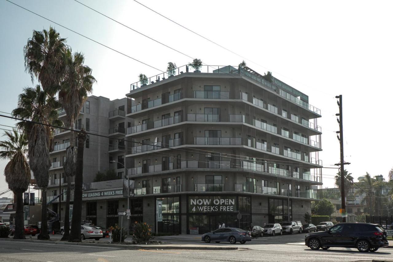 Culver 1br W Pool Gym Wd Nr Bars Lax-934